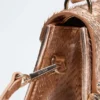 Alia satchel met textuur