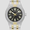 Analoog horloge in goud- en zilvertinten