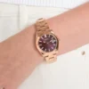 Analoog horloge in roségoudkleur