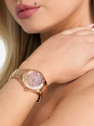 Analoog horloge in roségoudkleur en roze