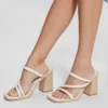 Barper sandalen met bandjes en houten hakken Barper sandalen met bandjes en houten hakken