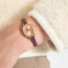 Bordeauxrood lederen analoog horloge Bordeauxrood lederen analoog horloge