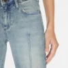 Denim broek met uitlopende pijpen Denim broek met uitlopende pijpen