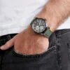 Donker zilverkleurig en groen multifunctioneel siliconenhorloge