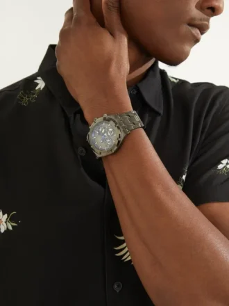 Donker zilverkleurig multifunctioneel horloge