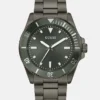 Donkerzilverkleurig en groen analoog horloge
