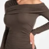 Eco Astrid Off-Shoulder gedrapeerde jurk Eco Astrid Off-Shoulder gedrapeerde jurk