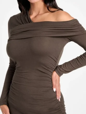 Eco Astrid Off-Shoulder gedrapeerde jurk