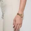Goudkleurig analoog horloge Goudkleurig analoog horloge