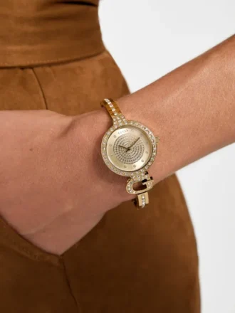 Goudkleurig analoog horloge