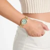 Goudkleurig analoog horloge Goudkleurig analoog horloge