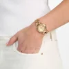 Goudkleurig analoog horloge Goudkleurig analoog horloge