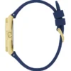 Goudkleurig analoog horloge met blauwe siliconen band