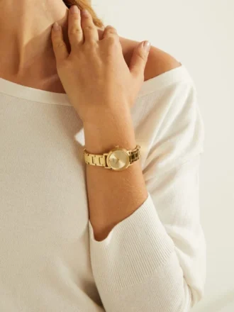 Goudkleurig analoog horloge met diamant