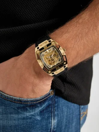 Goudkleurig analoog horloge met siliconenband