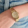 Goudkleurig analoog horloge met strass