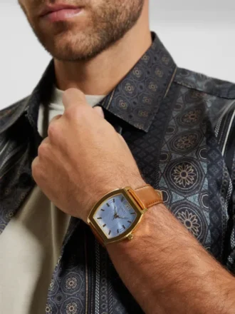 Goudkleurig en bruin lederen analoog horloge