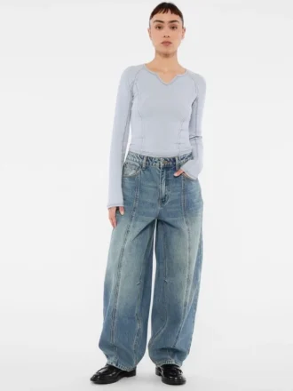 guess originals taps toelopende baggy jeans 2 1 330x440 - Guess Originals taps toelopende baggy jeans