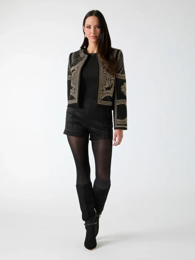 Helene jas met studs en borduursels Helene jas met studs en borduursels