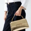 Iris metallic leren handtas met handvat Iris metallic leren handtas met handvat