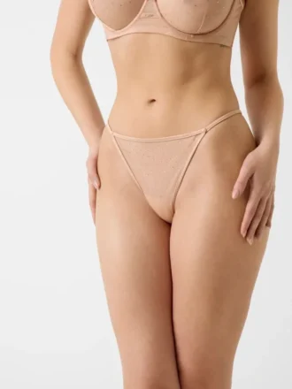 Isa Strass String