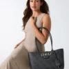 Janie 4G Logo Shoppers Janie 4G Logo Shoppers