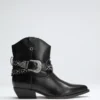 Lansly enkellaarsjes met studs en gesp