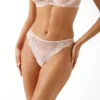 Lea string met bloemenapplicatie Lea string met bloemenapplicatie