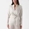 Marciano satijnen wikkelblouse met monogram Marciano satijnen wikkelblouse met monogram
