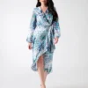 Mina gewikkelde jurk met print Mina gewikkelde jurk met print