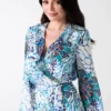 Mina gewikkelde jurk met print Mina gewikkelde jurk met print