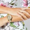 Multifunctioneel horloge in goudkleur met strass Multifunctioneel horloge in goudkleur met strass