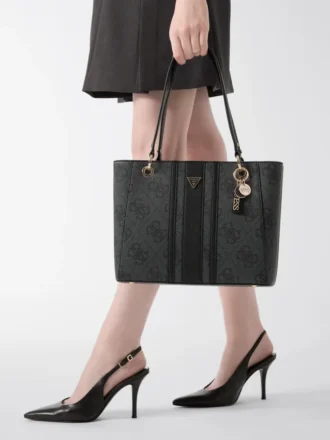 Noelle Shopper