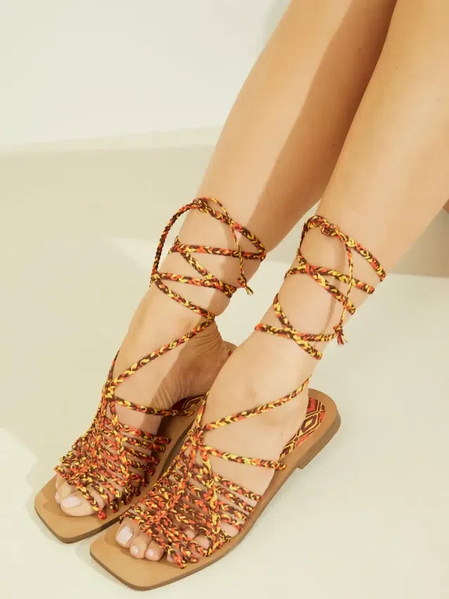 Rayana sandalen met bandjes en vetersluiting Rayana sandalen met bandjes en vetersluiting