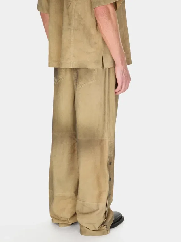 Relaxed broek van suède met drukknopen Relaxed broek van suède met drukknopen