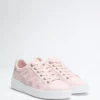 Ronii lage sneakers met pioenroos in reliëf