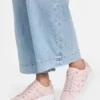 Ronii lage sneakers met pioenroos in reliëf
