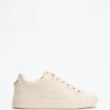 Ronii lage sneakers met pioenroos in reliëf