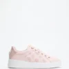 Ronii lage sneakers met pioenroos in reliëf
