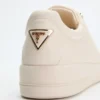 Ronii lage sneakers met pioenroos in reliëf