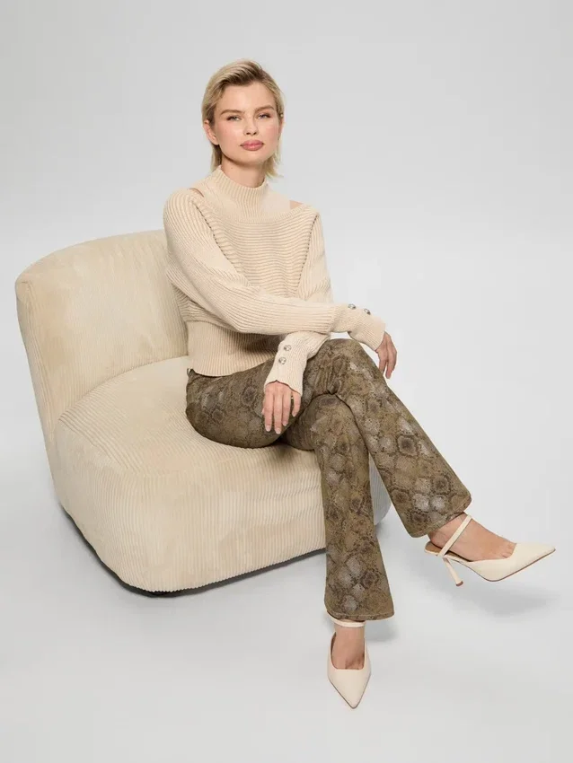 Sexy flared jeans met pythonprint Sexy flared jeans met pythonprint