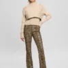 Sexy flared jeans met pythonprint Sexy flared jeans met pythonprint