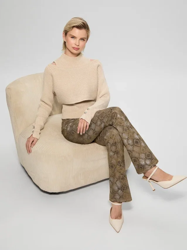 Sexy flared jeans met pythonprint Sexy flared jeans met pythonprint