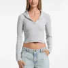 Slanke top met capuchon en geborduurd logo Slanke top met capuchon en geborduurd logo