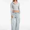 Slanke top met capuchon en geborduurd logo Slanke top met capuchon en geborduurd logo