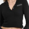 Slanke top met capuchon en geborduurd logo Slanke top met capuchon en geborduurd logo