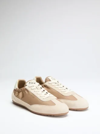 Sneakers van imitatieleer