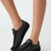 Sneakers van imitatieleer