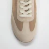 Sneakers van imitatieleer