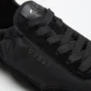 Sneakers van imitatieleer